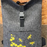 Rucksack Filz mit Bienen-Motiv  ca. 40x38x12cm hochwertige Stickerei